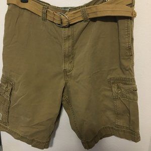 Authentic Levi's Cargo shorts with belt Size: 40